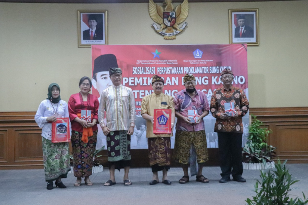 Wabup Suiasa Buka Sosialisasi Perpustakaan Proklamator Bung Karno